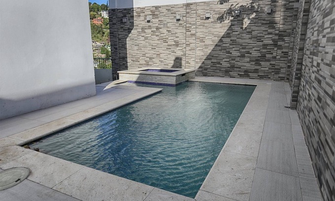 Glencoe Casa | Glencoe Townhome With Loft Jacuzzi and Pool