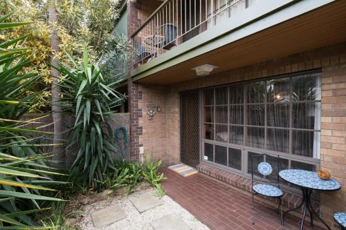 Glenelg North Casa | Glenelg North " Home Away From Home"