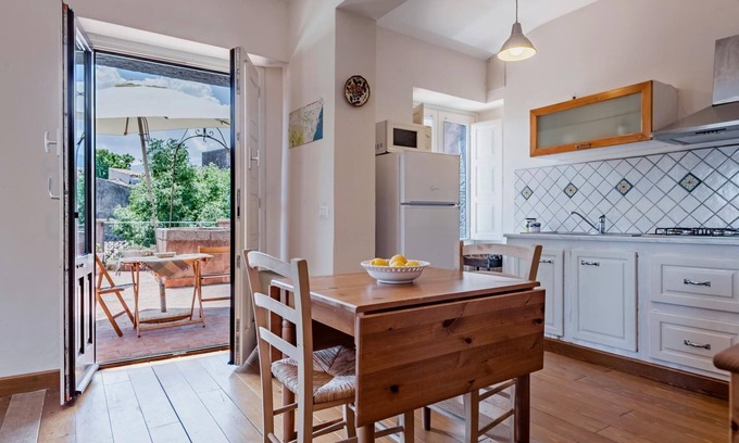 Rovittello Apartamento | Gli Iris - Appartamento con 2 Camere da Letto by Wonderful Italy