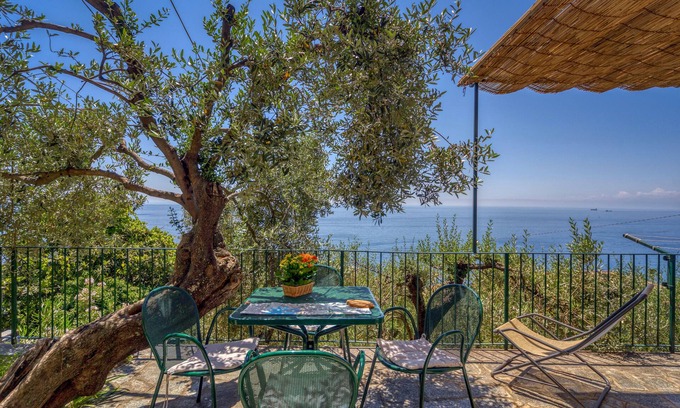 Sori Apartamento | Gli Ulivi Home apartamento de dos habitaciones frente al mar con terraza en el piso y piscina