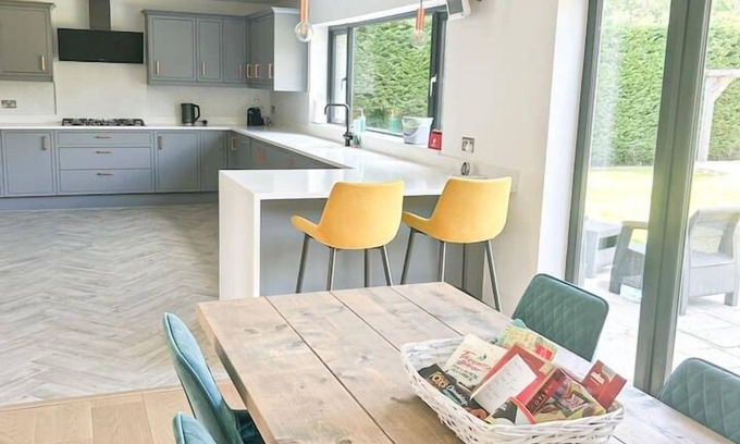 Guildford Casa | Glifada house in the outskirts of Guildford