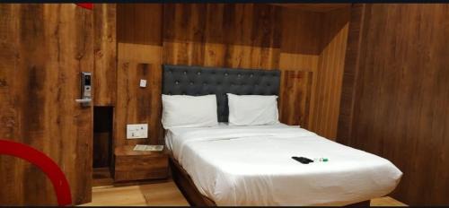 Sakinaka Casa | Glitz Hotels A Residency - Nr International Airport Mumbai