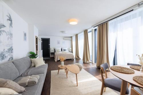 Innenstadt - Sankt Ulrich-Dom Apartamento | Global Living - Design Apartment I Rathausplatz I Kitchen I Augsburg