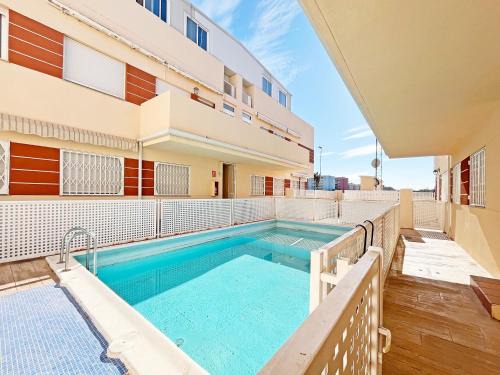 Canet de Berenguer Apartamento | Global Properties, Practico apartamento con piscina en la playa de Canet