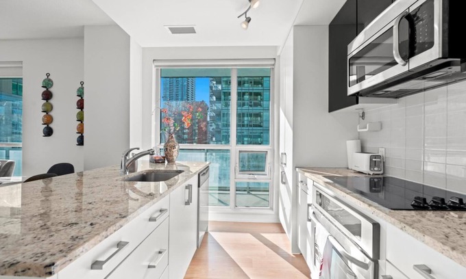 Mount Pleasant West Condominio | GLOBALSTAY. Modern New 2Bd 2Ba+Den Condo w/ Balcony
