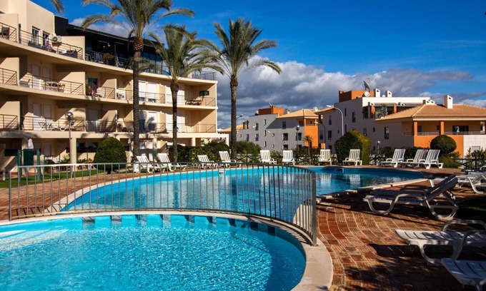 Montechoro Apartamento | Globe 33 Apartment | Top Location & The Strip Albufeira
