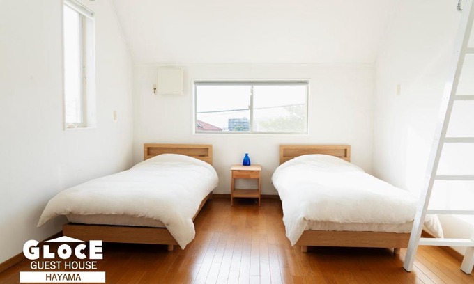 Hayama Apartamento | GLOCE葉山サンセットハウスMORITO l バルコニーから葉山の海と町を一望 小型犬玄関と庭のみアクセス可