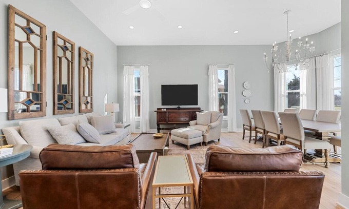 Brazos Casa | Gloria Estate- 2 blocks to Silos