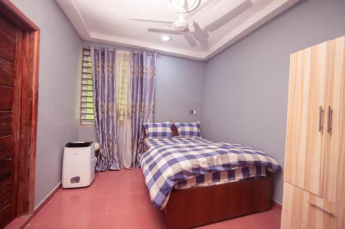 Accra Casa | Glorious Adjoba