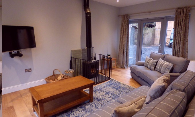 Crieff Cabaña | Glorious Gardeners Cottage - Sleeps 4