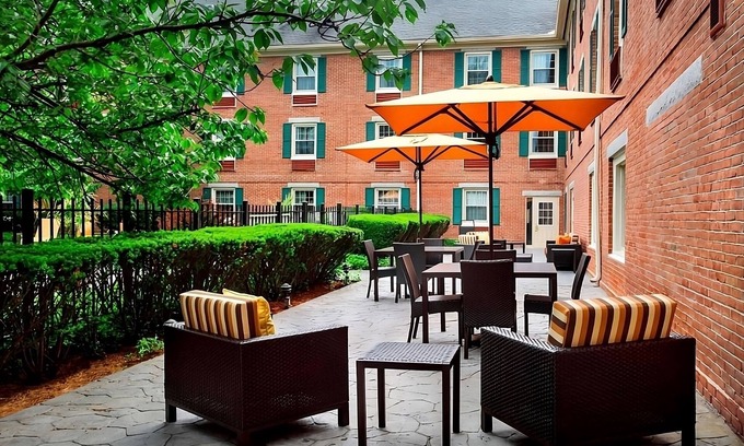 Danvers Apartamento | Gloucester Whale Watch Tour! Comfortable Unit, Pet-friendly Property!