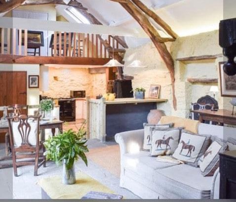 Llanon Casa | Glovers cottage private hot tub and super king
