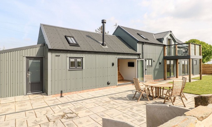 Efailwen Cabaña | GLOWTY BRYNBEDW, pet friendly, luxury holiday cottage in Efailwen