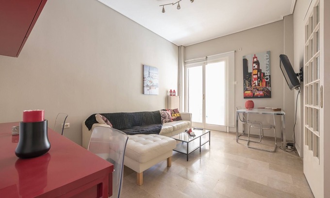 Glyfada Apartamento | Glyfada Central Walk to Shops, Near Beach