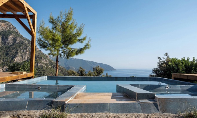 Kabak Valley Hotel | Goat Bungalow and Camping