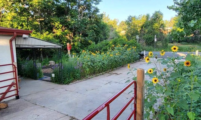 Sheridan Casa | Goat Hill Orchard - Family & Pet Friendly ; Level 2 EV Charging Outlet BYOCC