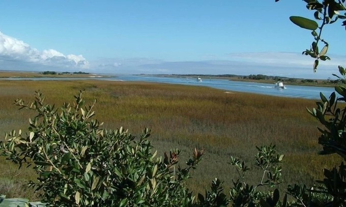 Isle of Palms Cabaña | Goat Island Getaway 2 dormitorios Island Cottage (Acceso fluvial)