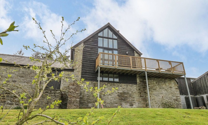 Westbrook Court Cabaña | GOBLAEN BARN, pet friendly, character holiday cottage in Clyro