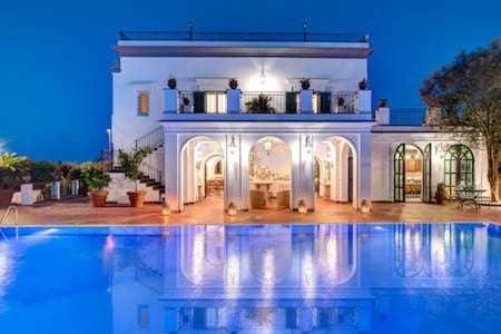 Colli di Fontanelle Apartamento | GOCCE VILLAS - The Palace Villa Escondida