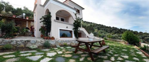 Sourpi Apartamento | Goddesses Villa 1 in Nies