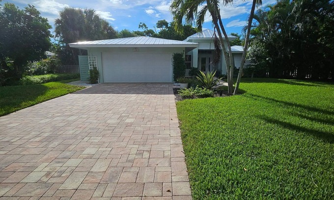 Shell Harbor Casa | Going Coastal - 3 Bed 2 Bath Pool Home in Sanibel!