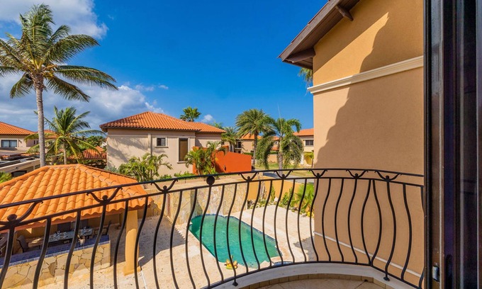 Gold Coast Villa | Gold Coast 4br4 5BA Villa w Privatepool Gym