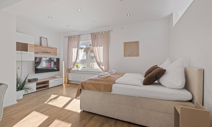 Guenzburg Apartamento | Goldcream Deluxe Suite - Modern - Netflix