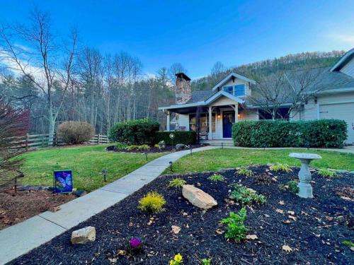 Highlands Casa | Golden Acres Ranch Hot Tub+Gameroom+Creek & wifi