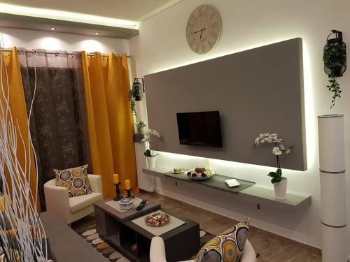 Aigaleo Apartamento | 'Golden Aurora' Apartment With Elegant Style