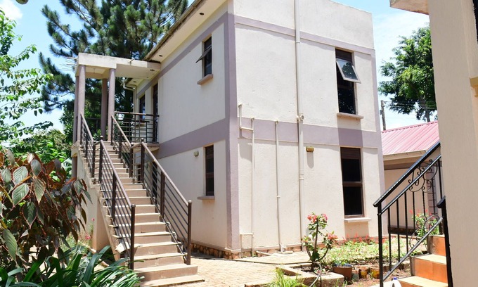 Jinja Cama Y Desayuno | Golden Cherries Guest House