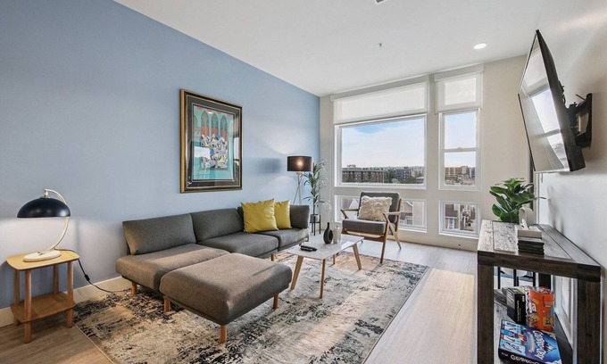 Highland Condominio | Golden Hour Designer Loft | Espadin LoHi
