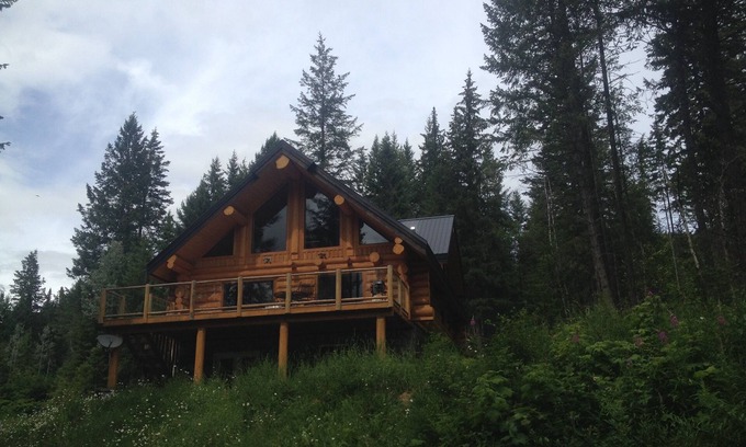 Golden Casa | Golden Log House sobre el valle