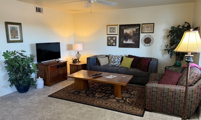 Mesquite Condominio | Golden Mesa Retreat by Mesquite Vacation Rentals with Local Activity Discounts!