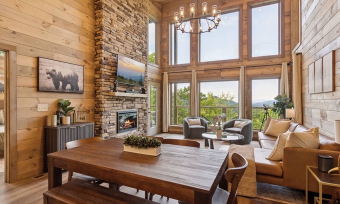 Gatlinburg - Pigeon Forge Casa | Golden Oaks Cabin 3 Bedroom Home