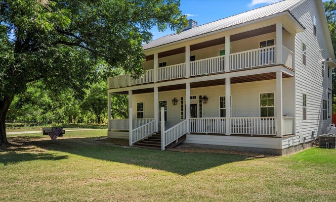 Golden Otro | Golden Pecan Plantation - a 4200 sqft TX Farmhouse