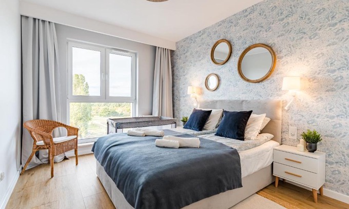 Przymorze Apartamento | Golden Reagan by Aparo - Nowy Apartament, Winda, Łóżeczko Turystyczne, Plaża 500m, Balkon, 2 Sypialnie oraz Salon, Rowerownia, Biurko