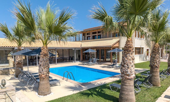 Sfakaki Villa | Único lujo 6 dormitorios frente a la playa Villa con excelentes vistas.