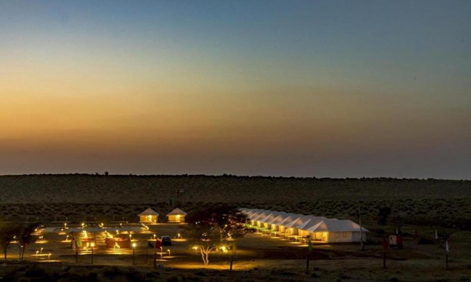 Amar Sagar Pol Cama Y Desayuno | Golden Sandstone Hotel desert safari camp