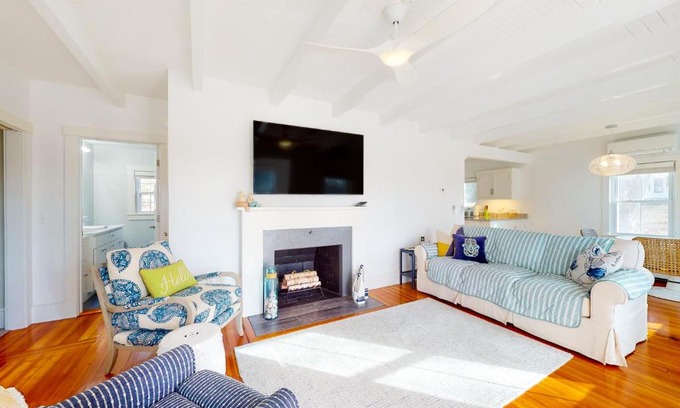 Buzzards Bay Casa | Golden Slumbers