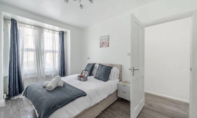 South Harrow Apartamento | Golden Spa- Easy commute to Wembley and Central London