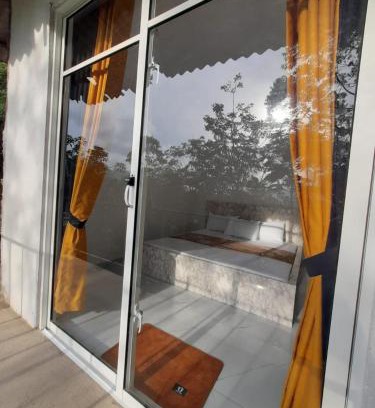 Hatton Cabina | Golden Waters Stay & Dine