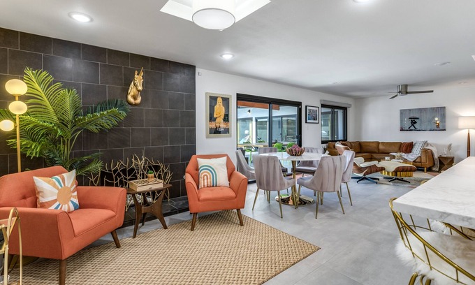 Racquet Club South Casa | GoldFinger - Recently Renovated Palm Springs Luxury