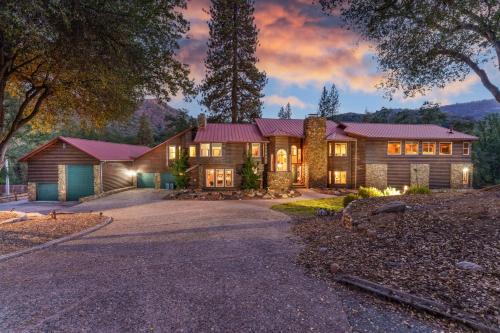 Oakhurst Casa | Goldside Mansion w/sleeping for 20 and tons of fun