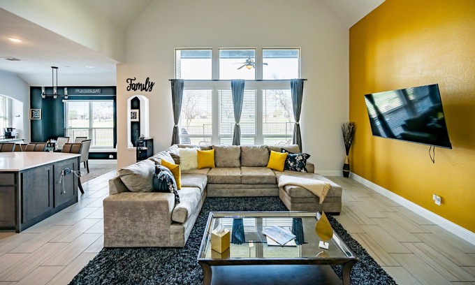 Royse City Casa | Golf and Family retreat!