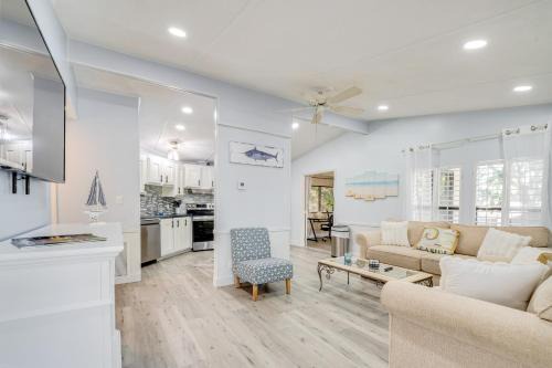 Silver Lake Casa | Golf and Pool Access Home with Yard in Lady Lake