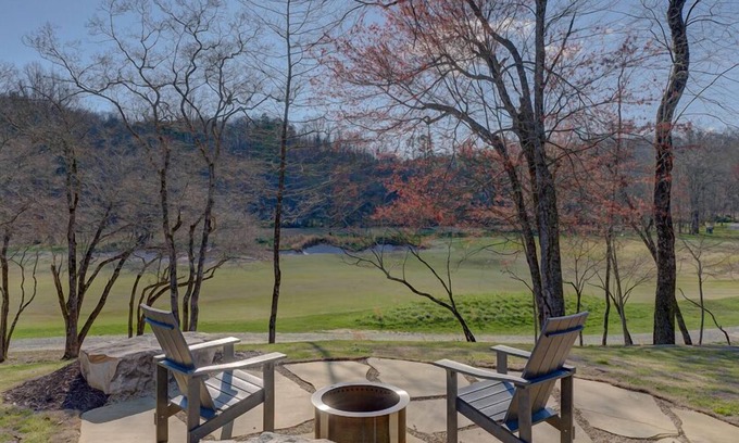 Mineral Bluff Cabaña | Golf and Riverfront Cottage | King Bed | Group Availability