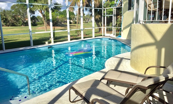 Beachview Country Club Estates Casa | Golf Breeze Villa: paseo corto a la playa, vistas a la calle Club de golf Sanibel Island