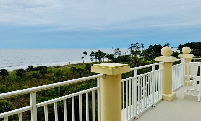 Daufuskie Island Condominio | Golf Cart Included Ocean Front Penthouse Suite 3 BR 3BTH Condo with Pool