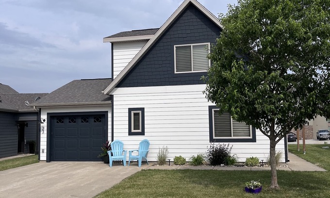 Spirit Lake Cabina | GOLF CART, VIEW & FIREPLACE! Perfect Family Getaway! Bridges Bay Cabin