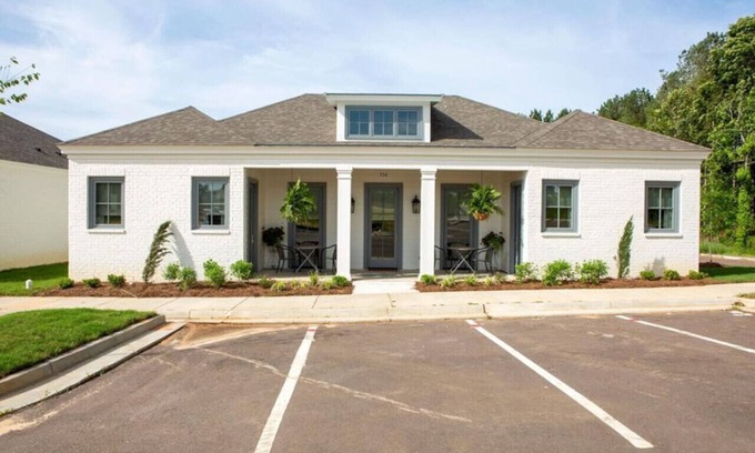 Oxford Casa | Golf Cottage at Country Club
